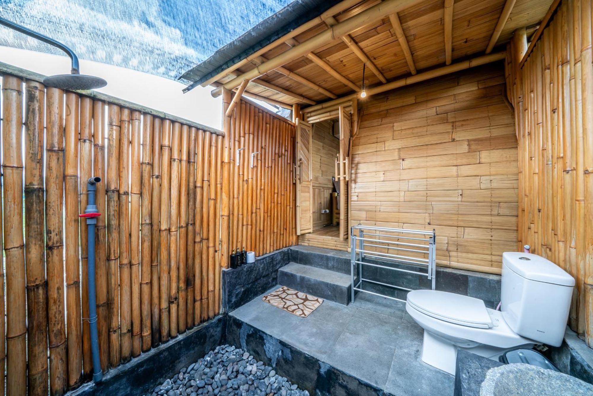 Tegal Bamboo Cottages & Private Hot Spring Baturaja  ภายนอก รูปภาพ