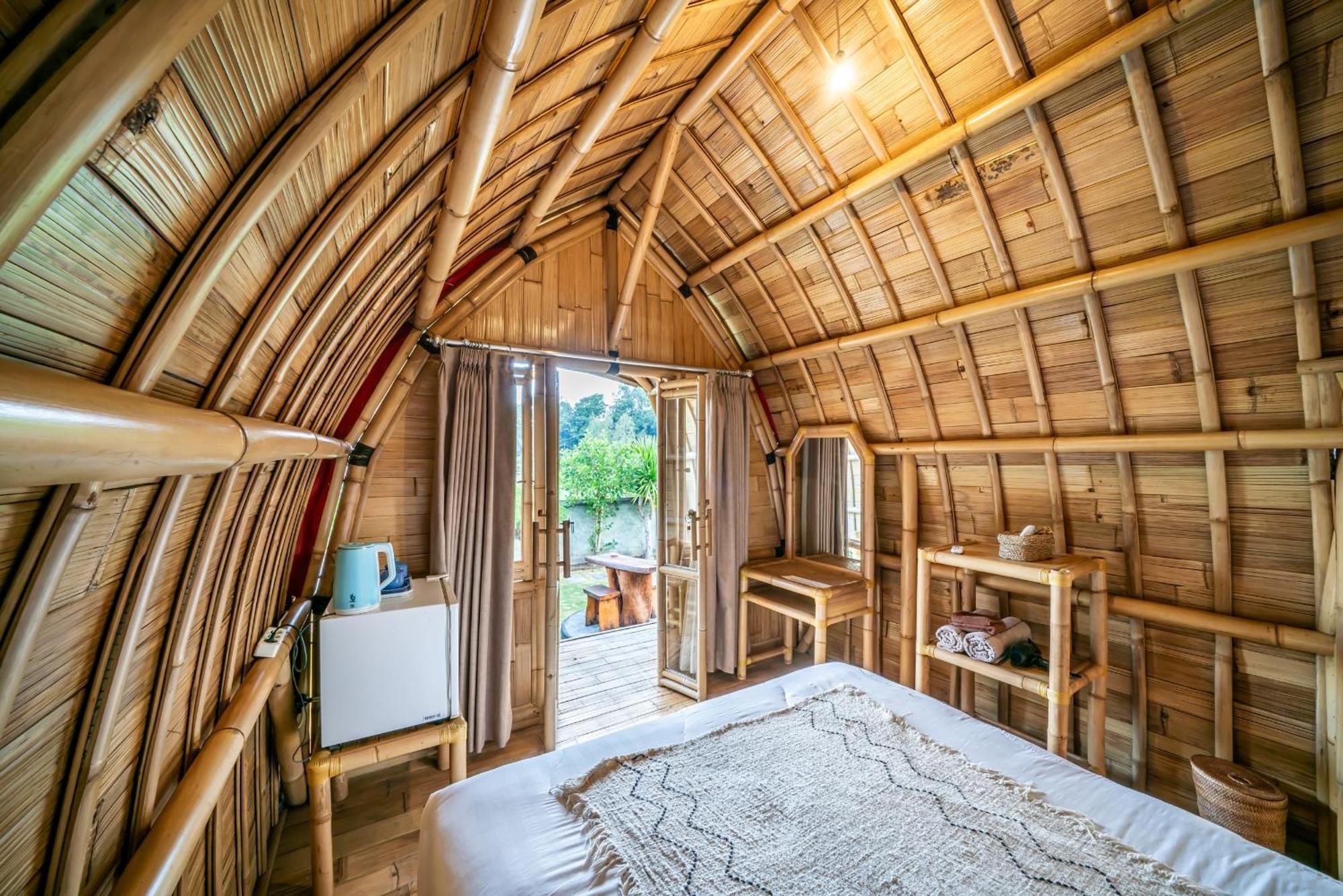 Tegal Bamboo Cottages & Private Hot Spring Baturaja  ภายนอก รูปภาพ