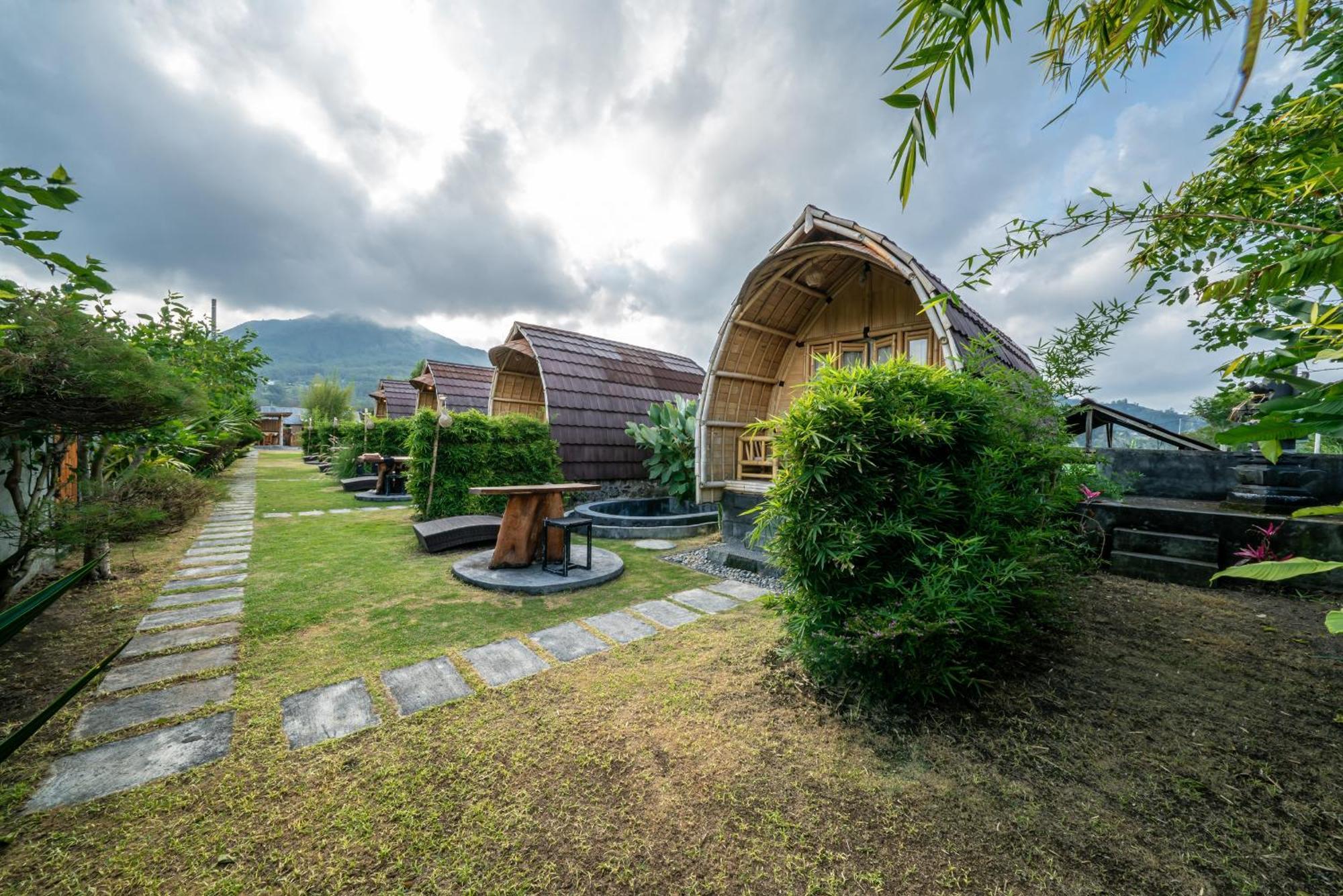 Tegal Bamboo Cottages & Private Hot Spring Baturaja  ภายนอก รูปภาพ