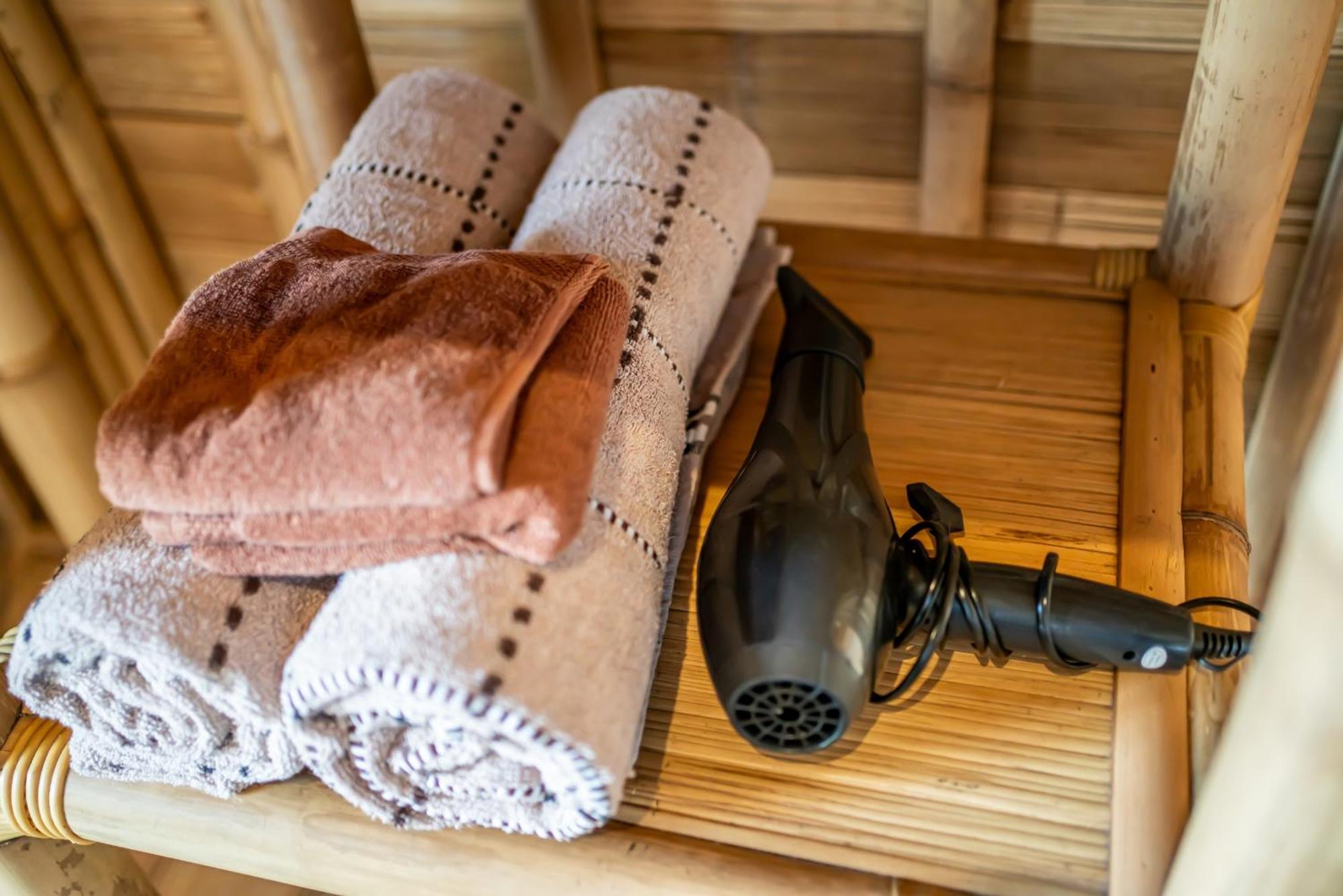 Tegal Bamboo Cottages & Private Hot Spring Baturaja  ภายนอก รูปภาพ
